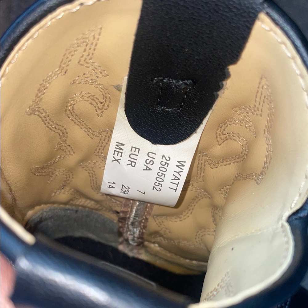 Faded Glory Black Kids Western Boots, size 7, great for a little cowboy - Picture 3 of 6